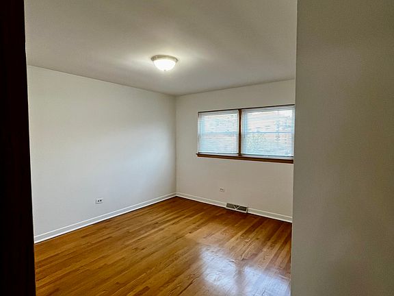 5th image of 4435 N Newcastle Ave APT 1