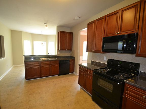 4th image of 473 Trousseau Ln