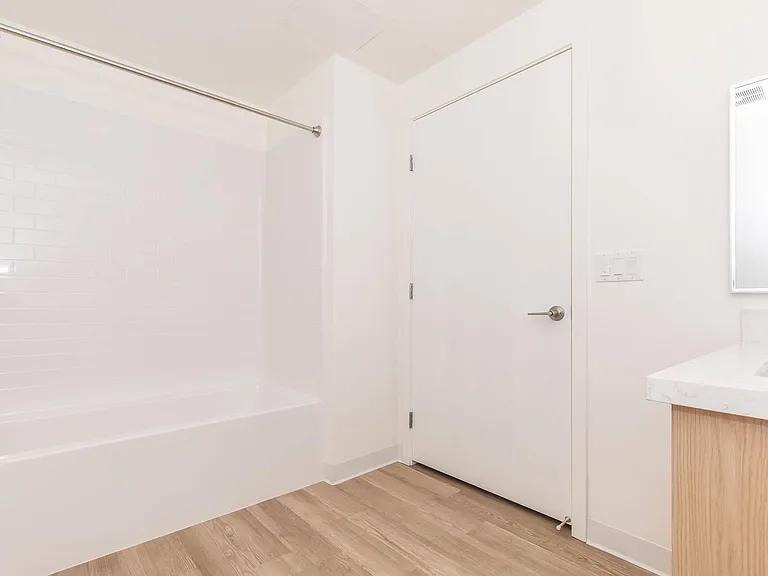Woodlake Apartments — Photo 36
