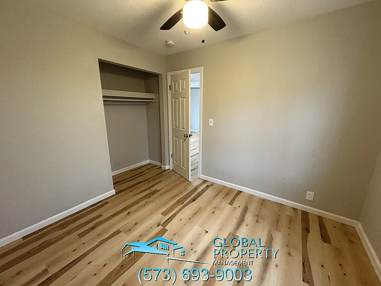 Lakefront Apartments — Photo 23