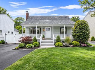 10 Terry Place, Center Moriches, NY 11934