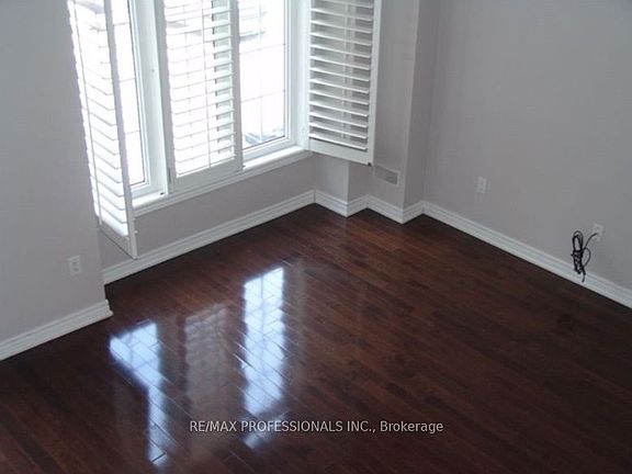 2nd image of 2351 Lakeshore Rd W Unit 3