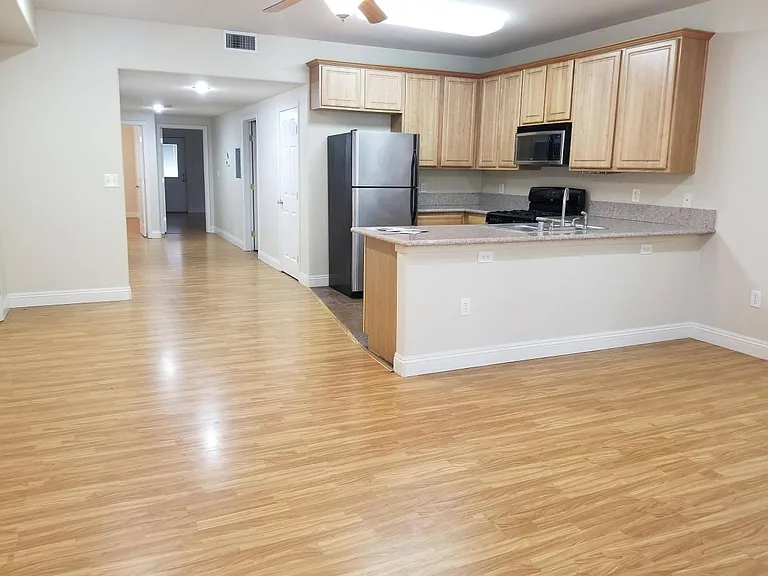 1804 G St — Photo 3