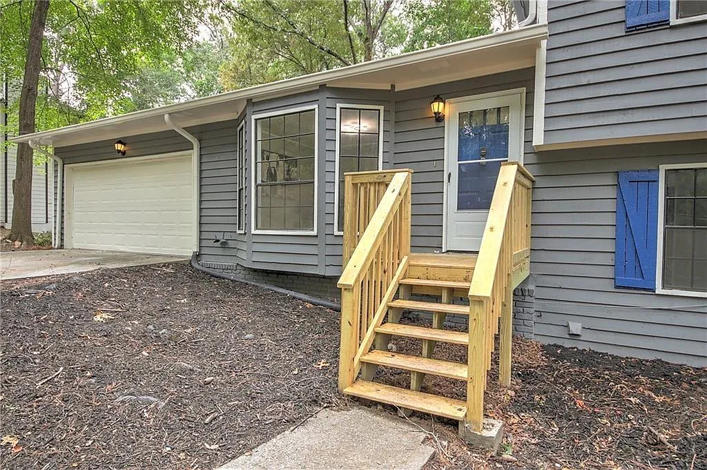 4 bed, 2.5 bath, 1700 sqft, $2,900 — Photo 2