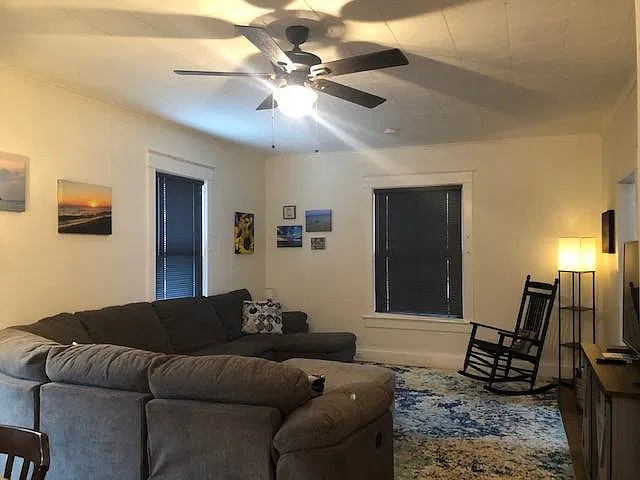 Quaint 3 Bedroom, 2 Bathroom Home in Downtown Ludington — Photo 4