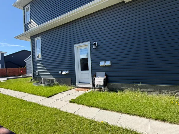 146 Rowley Gate NW #1, Calgary, AB T3L 0H7