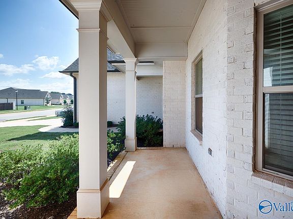 4th image of 136 Clift Farm Dr