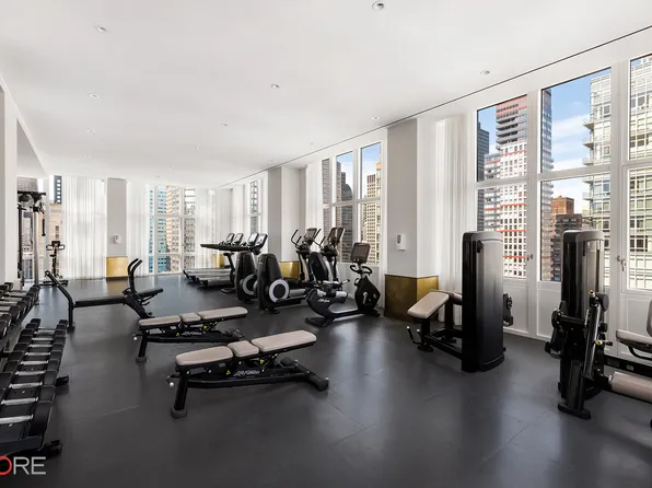 305 East 51st Street image 10 of 12