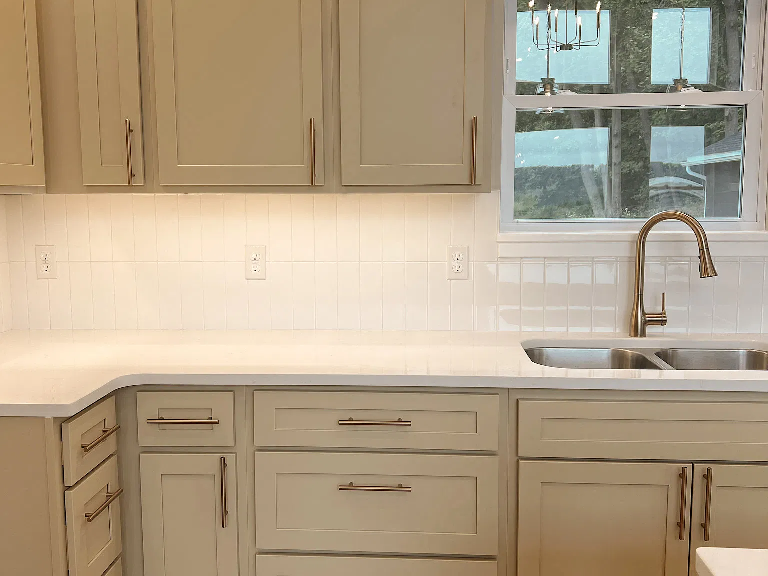 2 bed, 1100 sqft, $2,200 — Photo 3