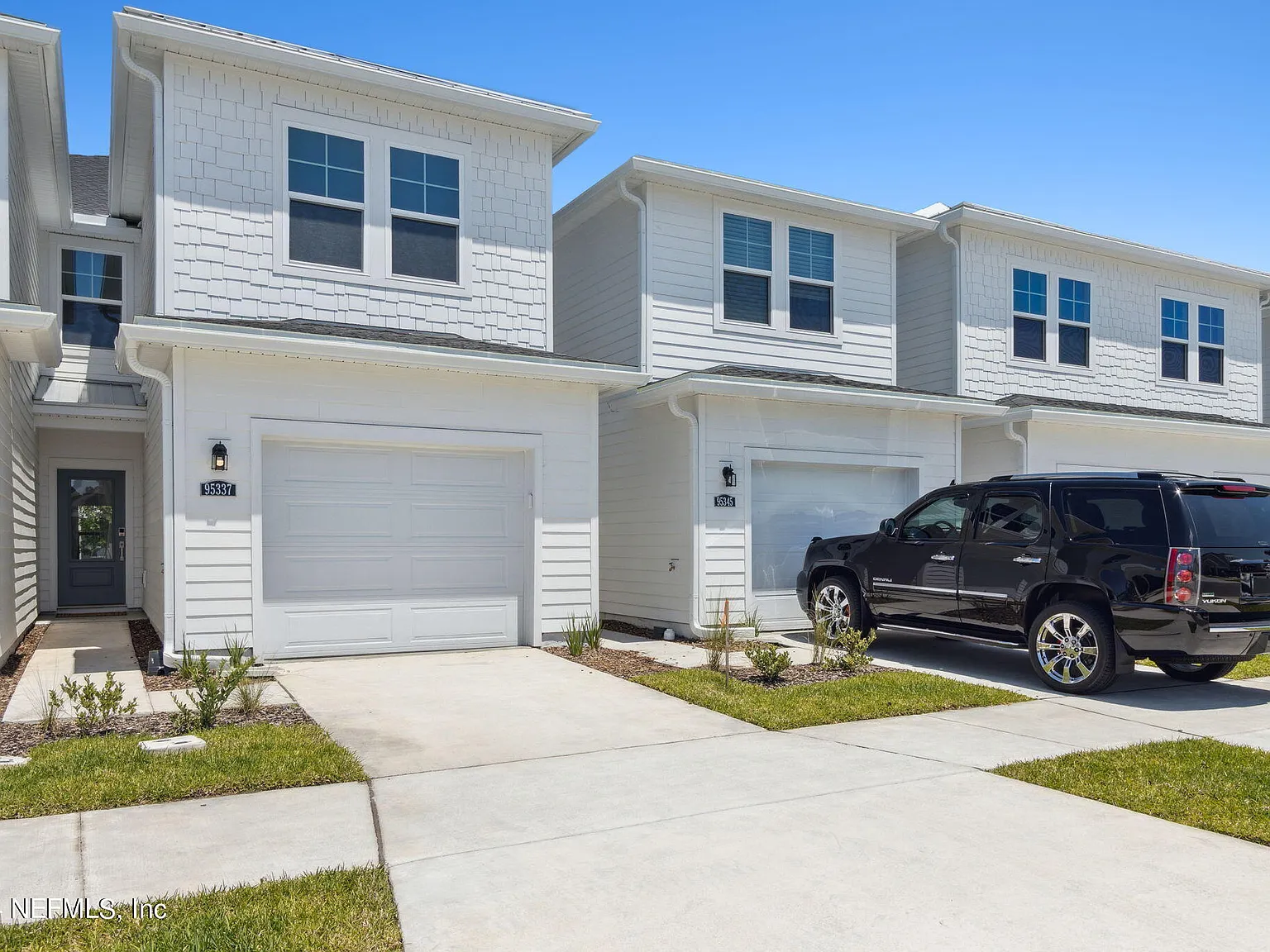 3 bed, 2.5 bath, 1795 sqft, $2,389 — Photo 2