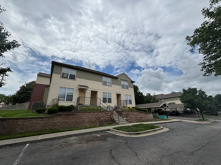 Turtle Hill Townhomes — Photo 7