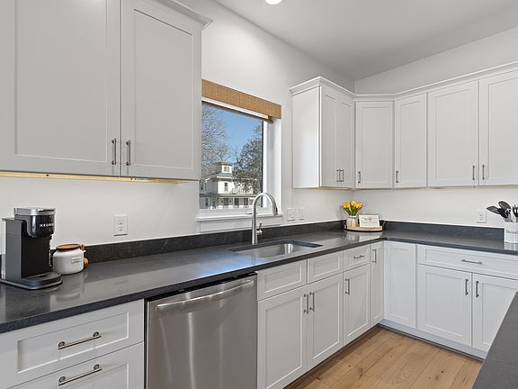 Kitchen w Ample Storage