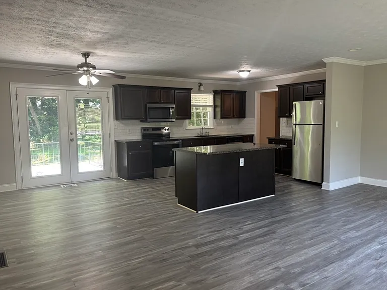 3248 Tulip Dr — Photo 5