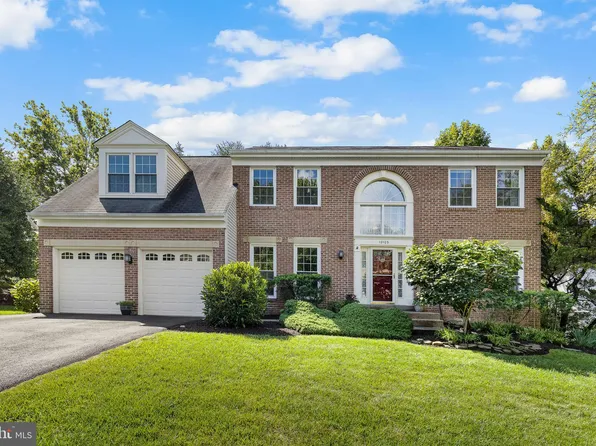 12105 Courtney Ct, Herndon, VA 20170