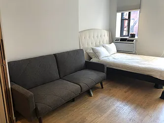 Rented by R New York