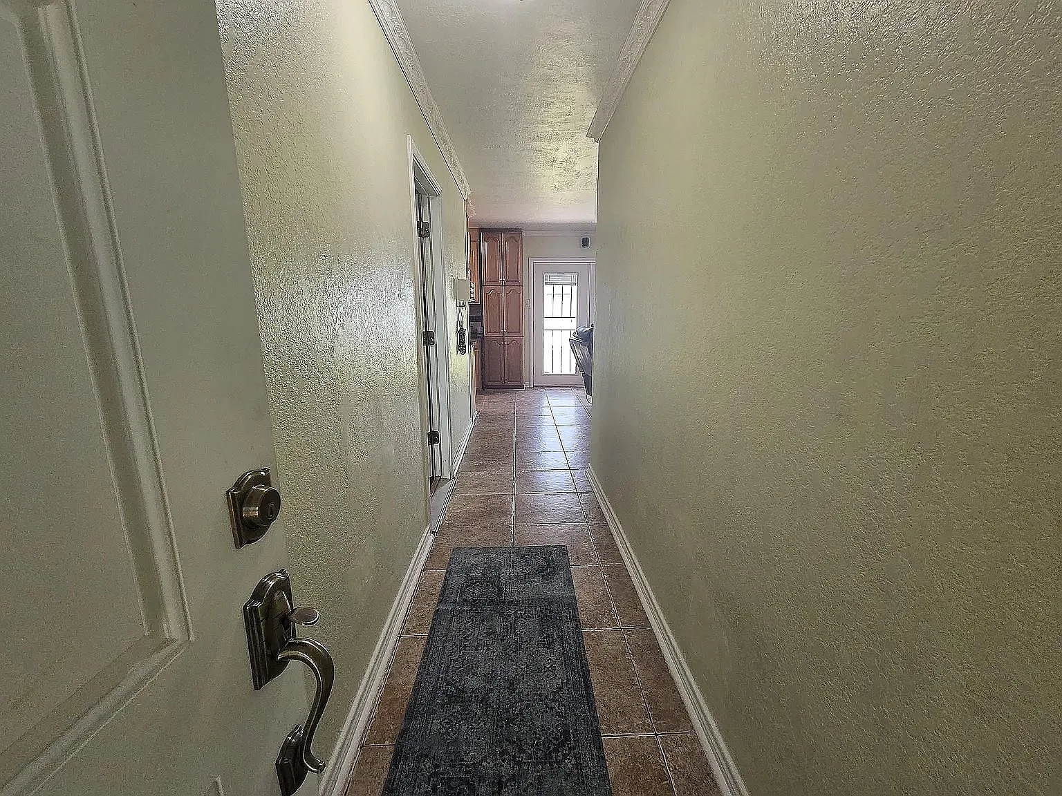 3 bed, 2.0 bath, 1150 sqft, $2,200 — Photo 2