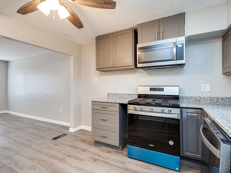 4516 Leslie Ave — Photo 7