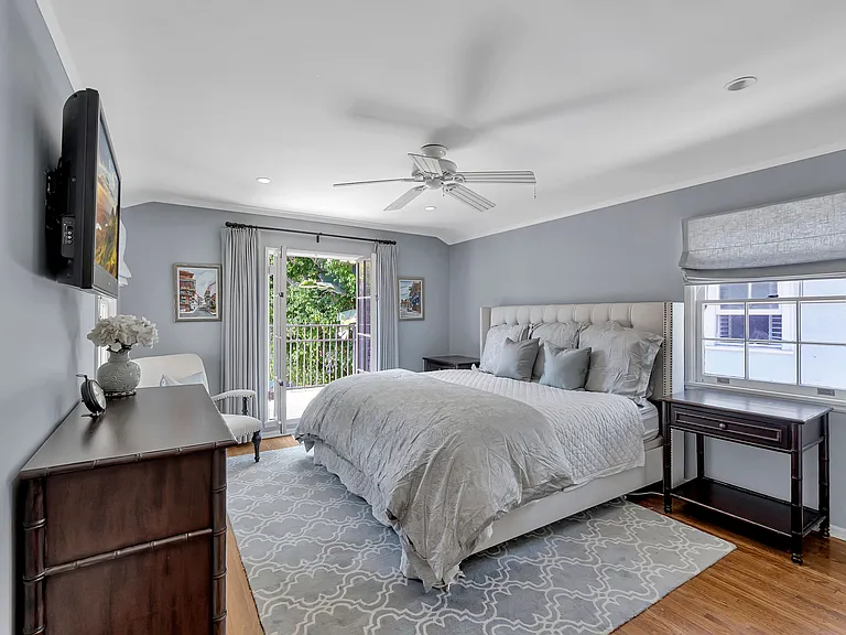 1415 N Genesee Ave — Photo 13