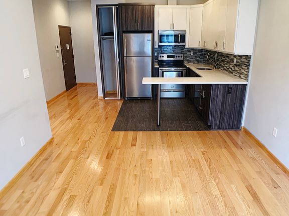 3rd image of 14-18 31st Ave #1R