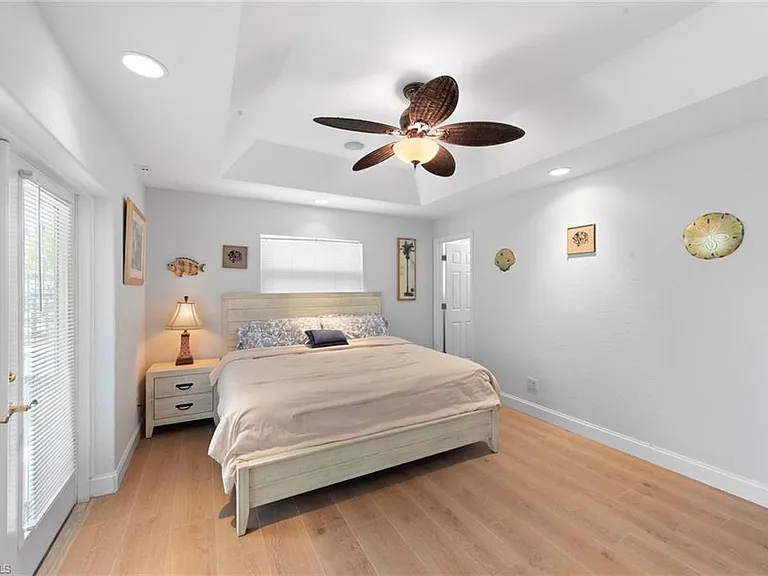 170 SW 52nd St — Photo 17