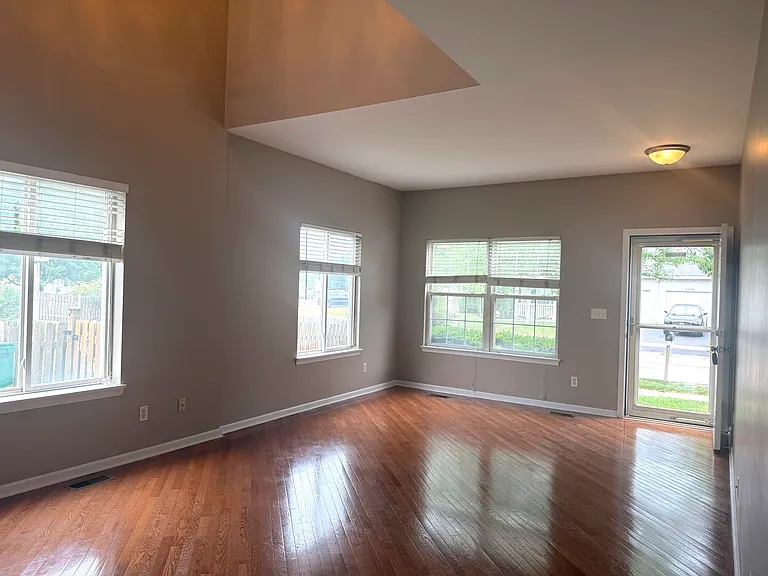 21529 Franklin Cir — Photo 3