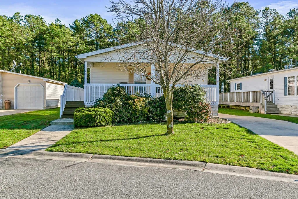 46 Pine Ridge Blvd photo 1