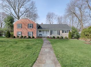 215 Curtis Ter, Fairfield, CT 06825