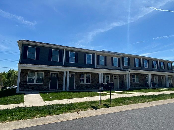 1st image of 1575 Oak Leaf Dr NW