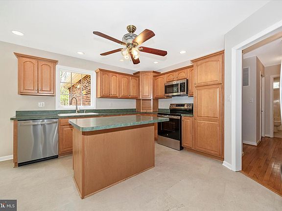 4th image of 10393 Liberty Rd
