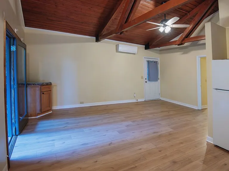 122 Laurel Manor Ln — Photo 4