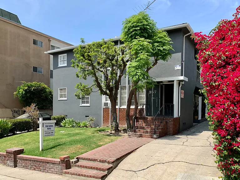 363 S Hoover St — Photo 9