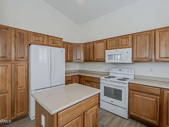 4th image of 18048 W FAIRWAY Drive