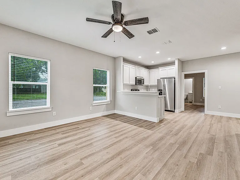 981 N Clinton St #102 — Photo 30
