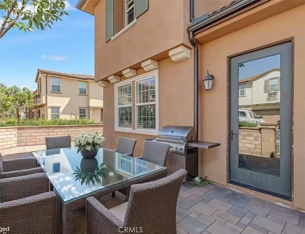 3 bed, 2.5 bath, 1749 sqft, $3,390 — Photo 3