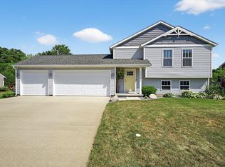 69763 Fox Xing, Edwardsburg, MI 49112
