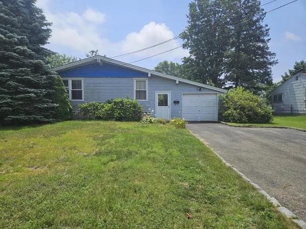 209 Loop Drive, Sayville, NY 11782