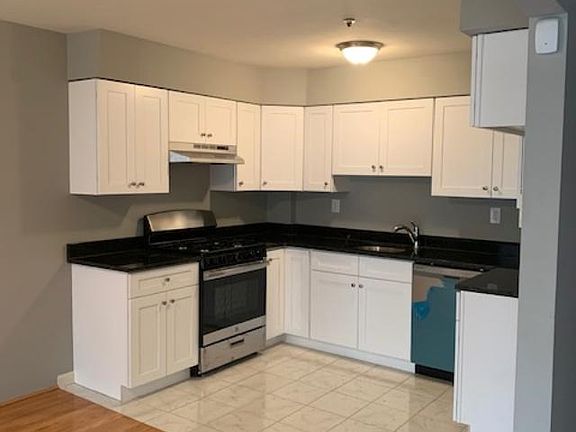 2nd image of 139 Boyd St