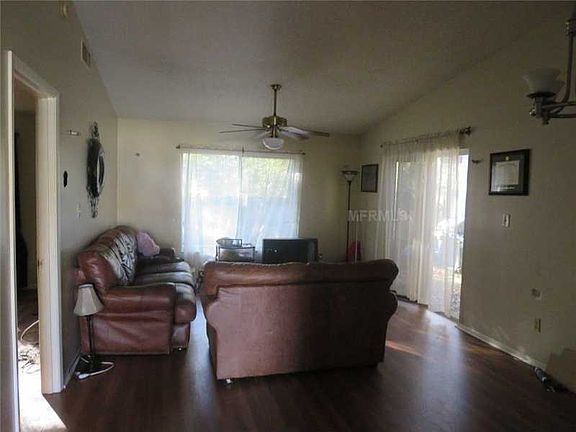 3rd image of 122 Long Leaf Pine Cir