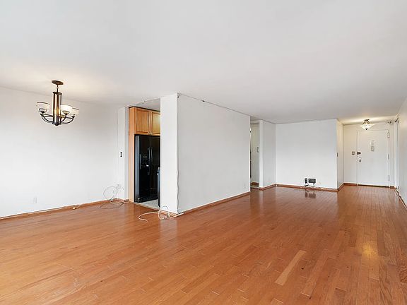 2nd image of 185 Hall St APT 1113