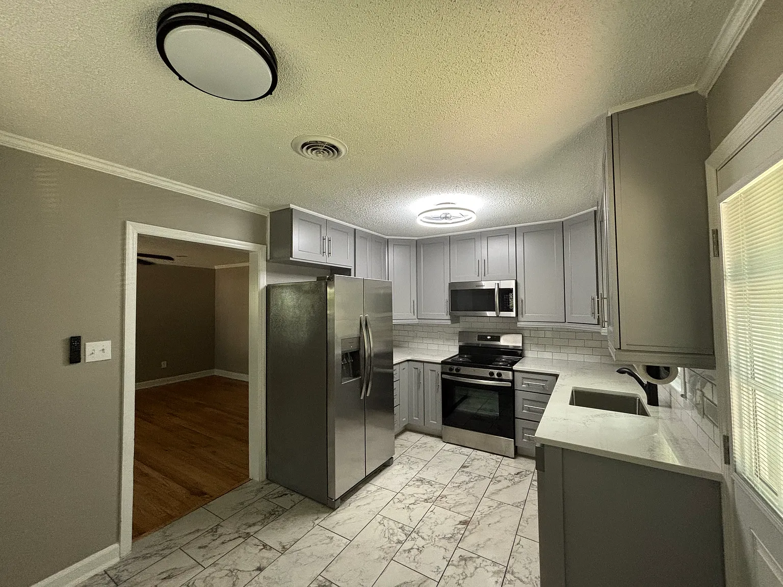 2 bed, 975 sqft, $1,400 — Photo 3