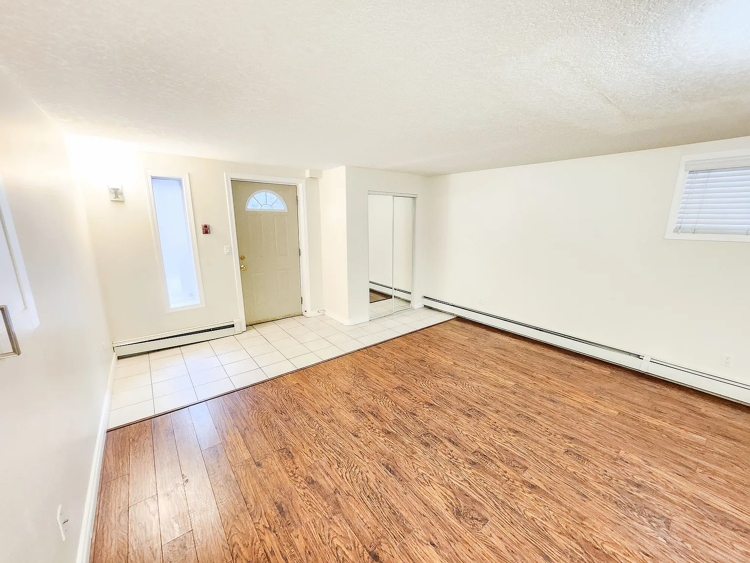 2424 14 Street SW — Photo 2
