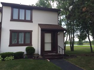 1051 Charlesgate Cir, East Amherst, NY 14051