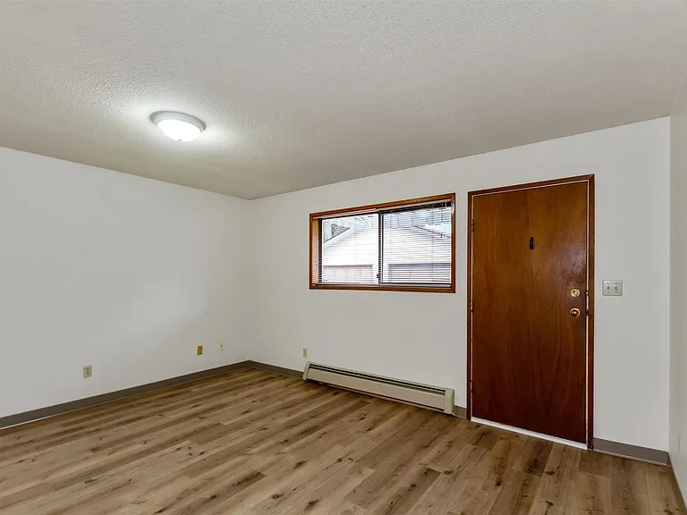 4958 Sidley St — Photo 3