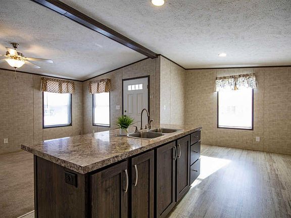 4th image of 31 Oak Hill Dr