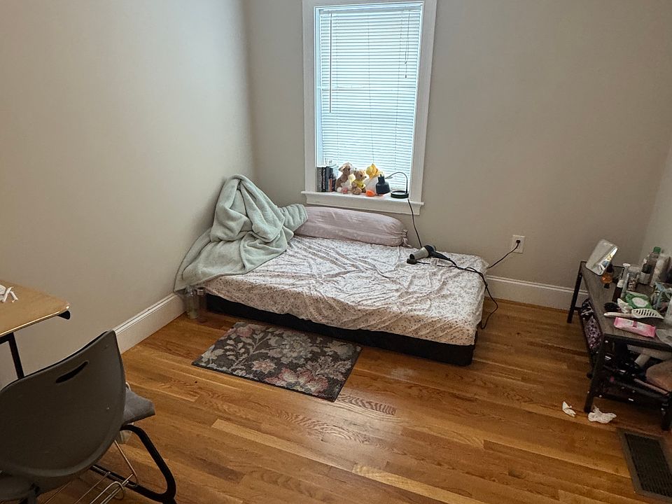 2nd image of 7 Havre St #2