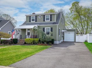 44 Jefferson Rd, Farmingdale, NY 11735