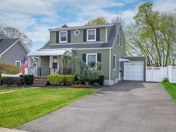 44 Jefferson Road, Farmingdale, NY 11735