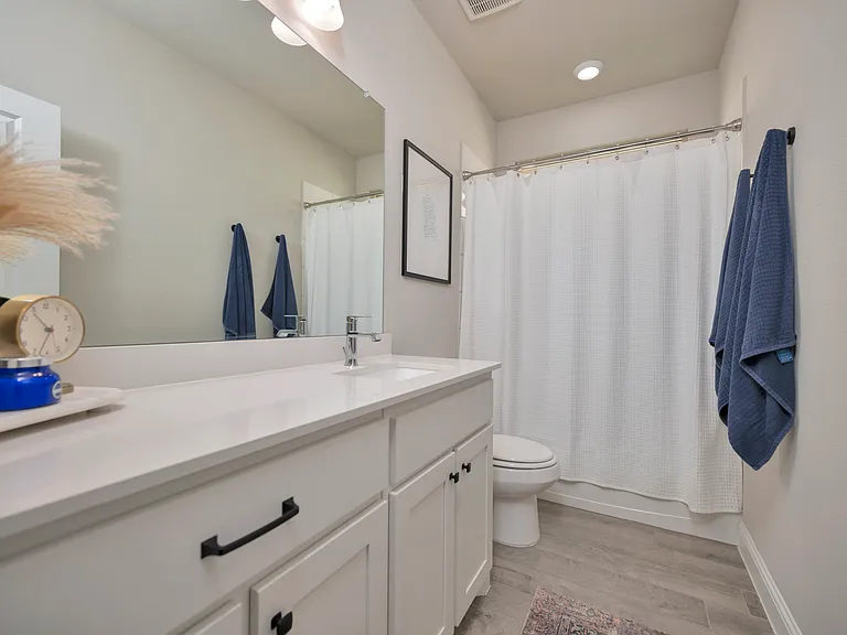2028 Windsor Dr — Photo 23