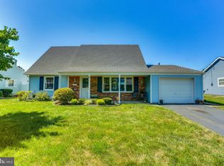 8 Elmwood Ln, Willingboro, NJ 08046