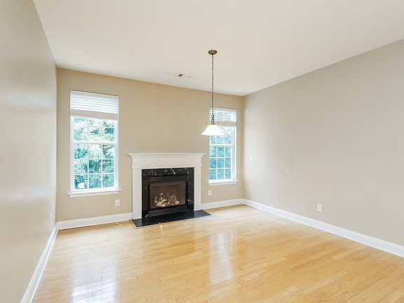 5th image of 10023 Montrose Dr NW
